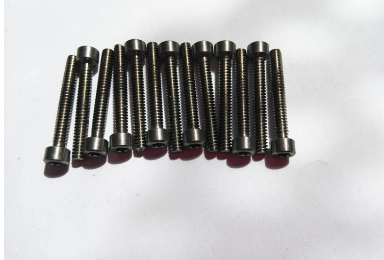 M3x0.5x25mm Titanium socket cap bolt Din912